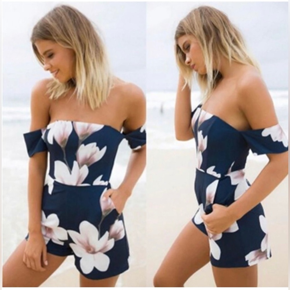 L'atiste Floral Print Romper Blue Size Large.